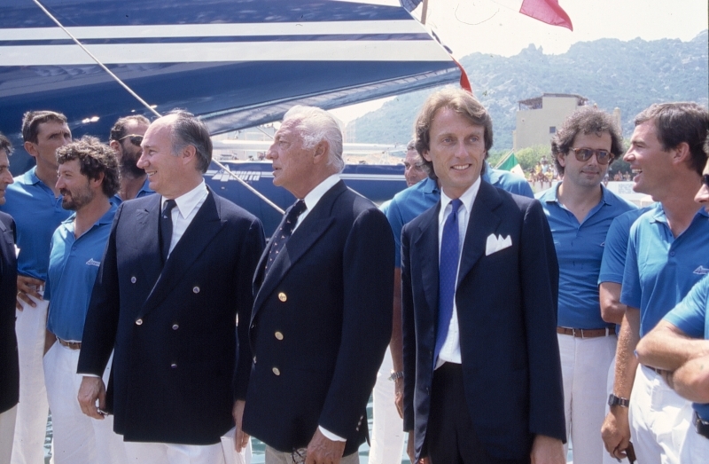 His Highness the Aga Khan with Gianni Agnelli, Luca Cordero di Montezemolo and the crew of Azzurra