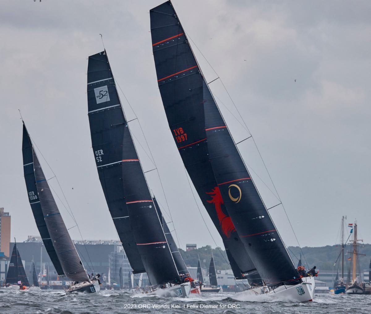 Beau Geste leading the A Class fleet © Felix Diemer