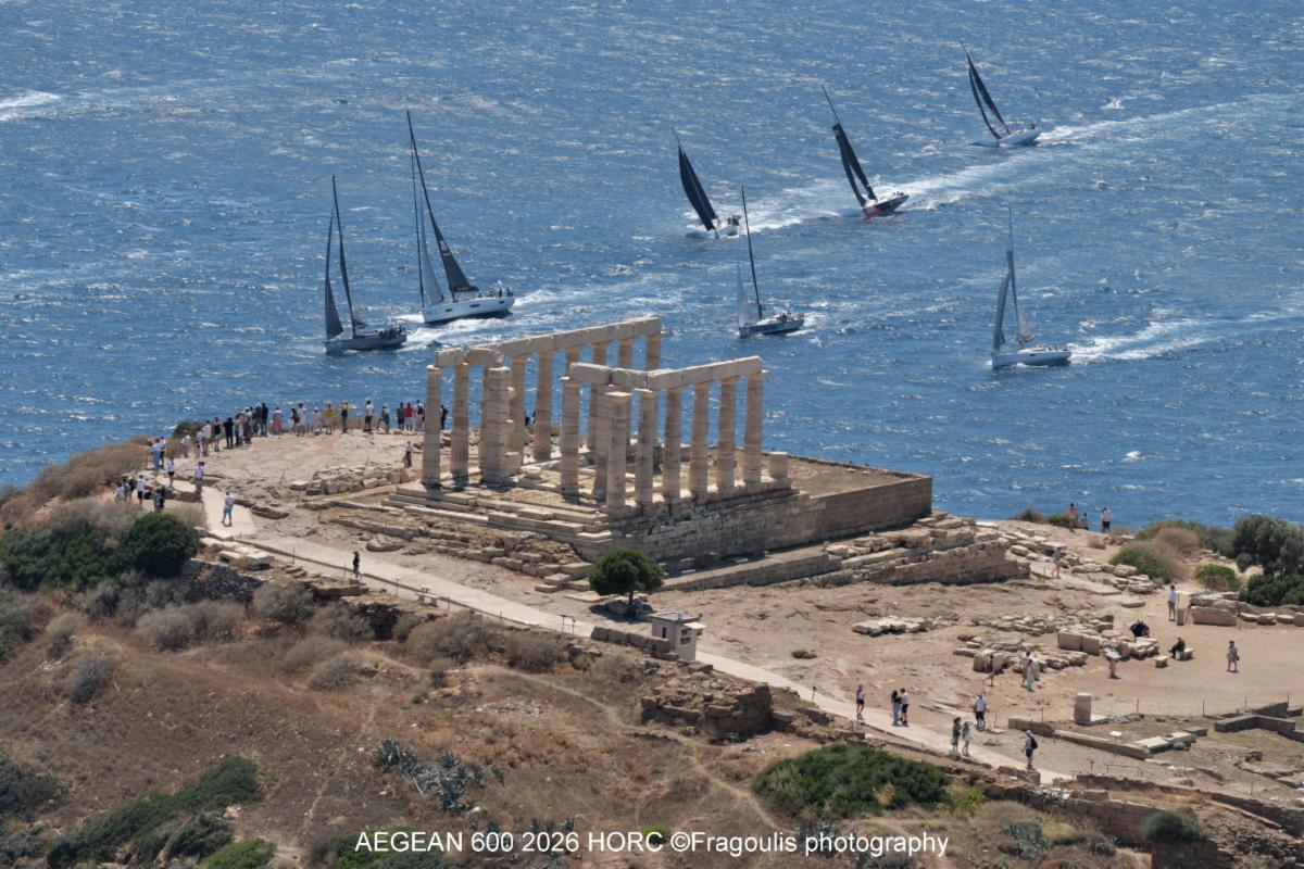 Spectators get an aerial view of the fleet on one of the offshore world's best starting locales