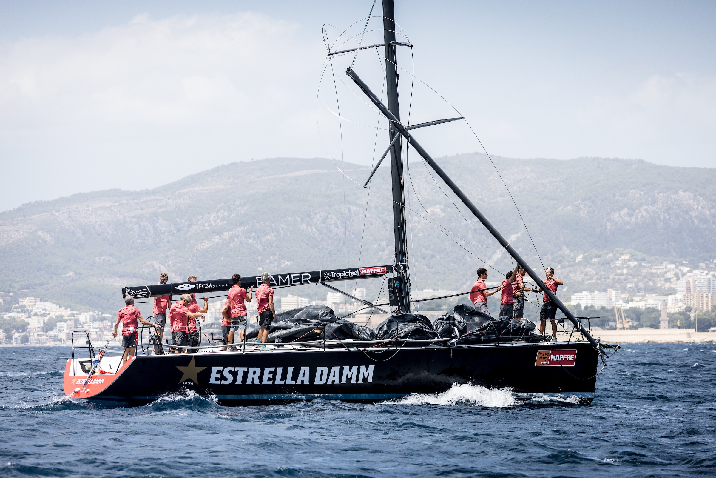 Estrella Damm suffered a broken mast. © María Muiña/Copa del Rey MAPFRE