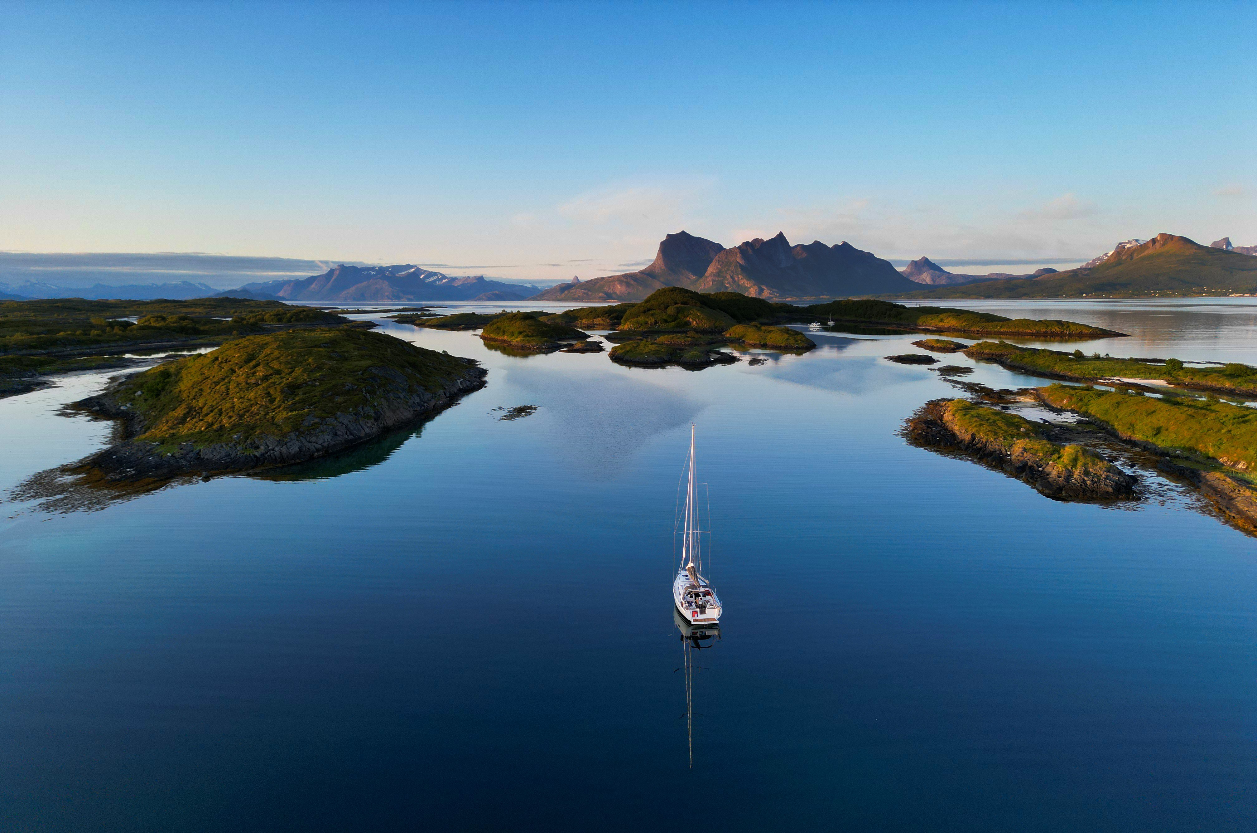 A sail along one of the world’s most spectacular coastlines. Here from Karlsøyvær north of Bodø towards Kråtindan.