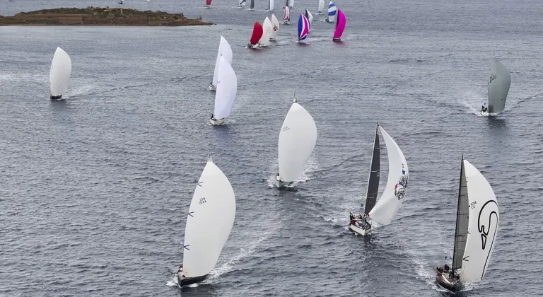 Brisa del noreste para el primer día de regatas en la 22ª Copa Rolex Swan