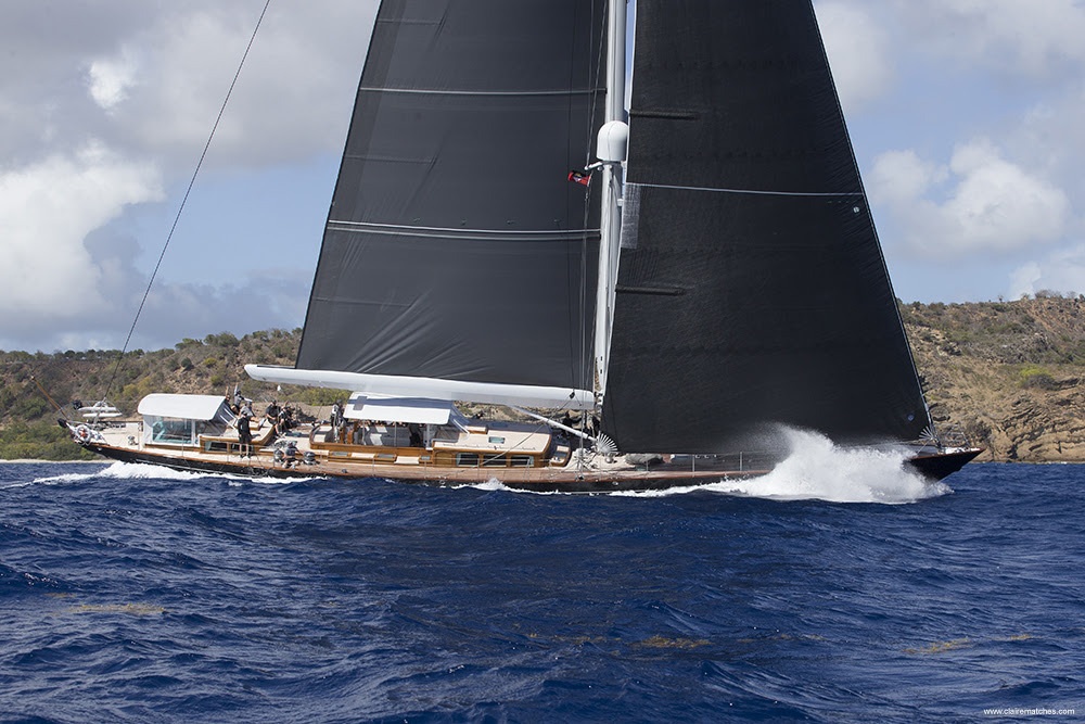 Sloop Dykstra de 121 pies (37 m) Action © Claire Matches