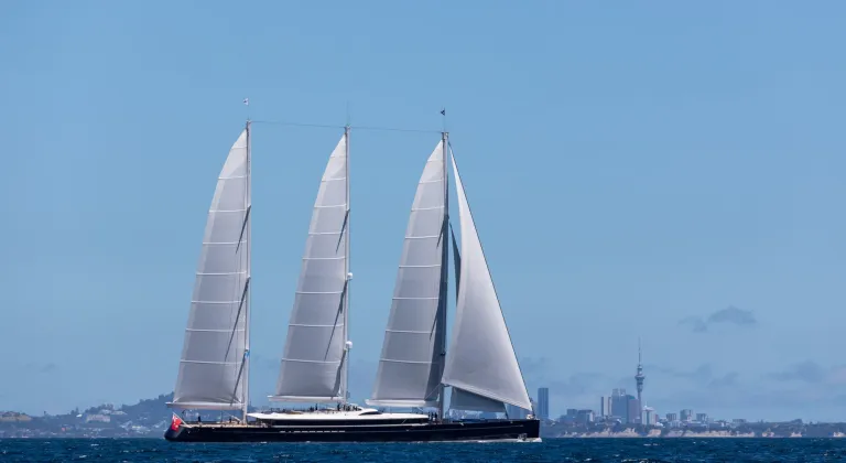 El Águila Marina Gana en el Primer Día de Su Regata de Debut en la Copa Millennium 2025