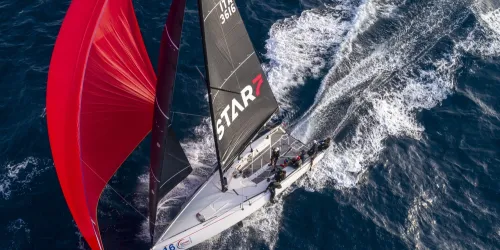 RACING BOAT